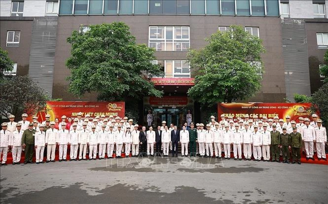 Thủ tướng Lê Minh Hưng: Tên gọi "Cảnh sát hình sự" mãi là niềm tin cậy của Nhân dân Thủ tướng Lê Minh Hưng: Tên gọi "Cảnh sát hình sự" mãi là niềm tin cậy của Nhân dân
