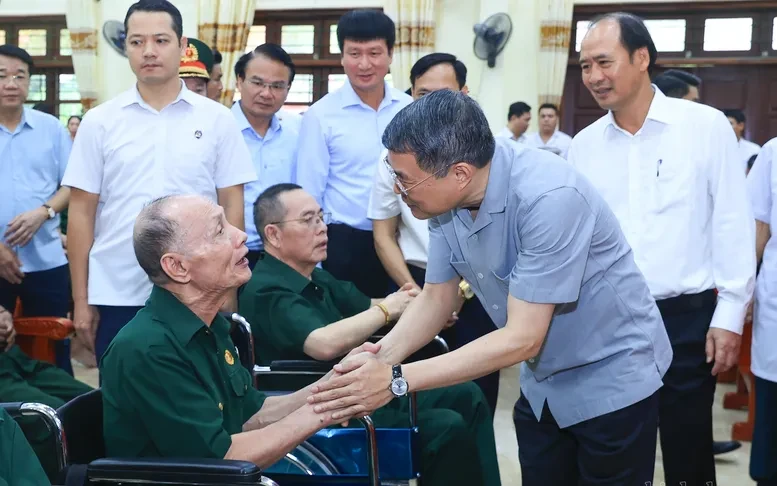 Thủ tướng Lê Minh Hưng thăm, tặng quà các thương binh, bệnh binh tại Ninh Bình Thủ tướng Lê Minh Hưng thăm, tặng quà các thương binh, bệnh binh tại Ninh Bình