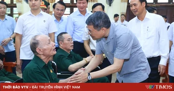 Thủ tướng Lê Minh Hưng thăm, tặng quà các thương binh, bệnh binh tại Ninh Bình