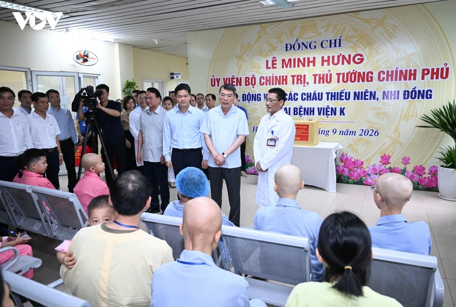 Thủ tướng Lê Minh Hưng thăm, tặng quà Trung thu cho bệnh nhi tại Bệnh viện K