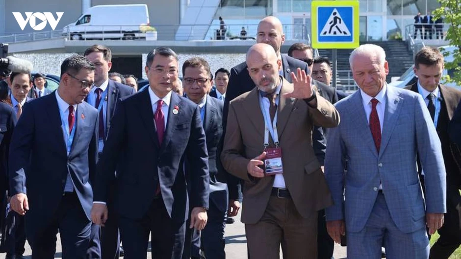 Thủ tướng Lê Minh Hưng thăm triển lãm tiềm lực công nghệ cao của Tatarstan Thủ tướng Lê Minh Hưng thăm triển lãm tiềm lực công nghệ cao của Tatarstan