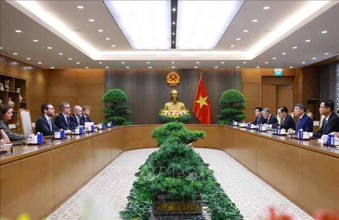 Thủ tướng Lê Minh Hưng tiếp Đại sứ Anh tại Việt Nam Iain Frew Thủ tướng Lê Minh Hưng tiếp Đại sứ Anh tại Việt Nam Iain Frew