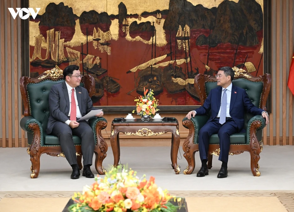 Thủ tướng Lê Minh Hưng tiếp Đại sứ Malaysia Tan Yang Thai Thủ tướng Lê Minh Hưng tiếp Đại sứ Malaysia Tan Yang Thai