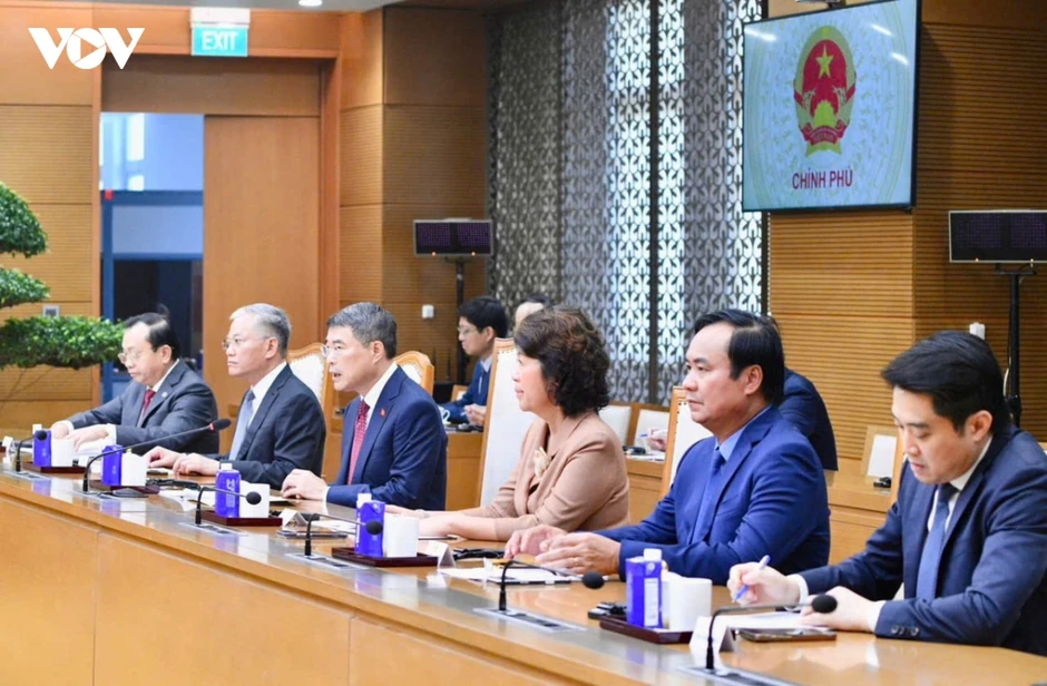 Thủ tướng Lê Minh Hưng tiếp Đại sứ Singapore Rajpal Singh Thủ tướng Lê Minh Hưng tiếp Đại sứ Singapore Rajpal Singh