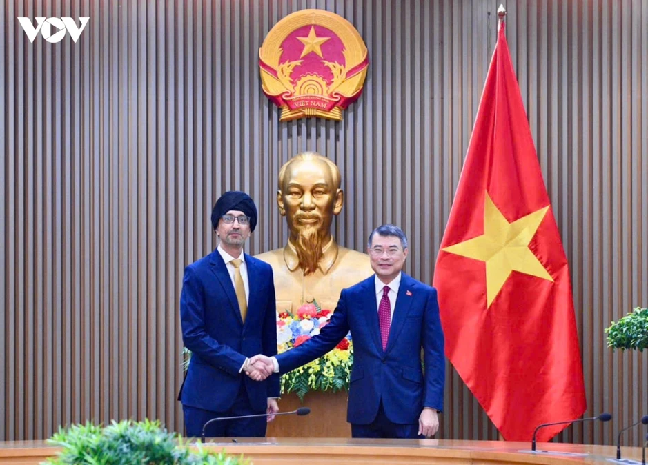 Thủ tướng Lê Minh Hưng tiếp Đại sứ Singapore Rajpal Singh Thủ tướng Lê Minh Hưng tiếp Đại sứ Singapore Rajpal Singh