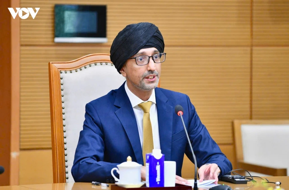 Thủ tướng Lê Minh Hưng tiếp Đại sứ Singapore Rajpal Singh Thủ tướng Lê Minh Hưng tiếp Đại sứ Singapore Rajpal Singh