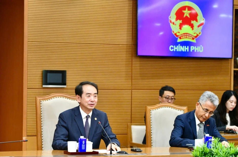 Thủ tướng Lê Minh Hưng tiếp Đại sứ Trung Quốc tại Việt Nam