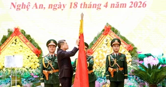 Thủ tướng Lê Minh Hưng trao danh hiệu Anh hùng LLVT cho Quân khu 4