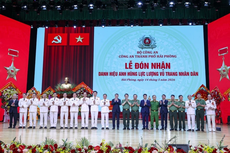 Thủ tướng Lê Minh Hưng trao danh hiệu Anh hùng tặng Công an Hải Phòng Thủ tướng Lê Minh Hưng trao danh hiệu Anh hùng tặng Công an Hải Phòng