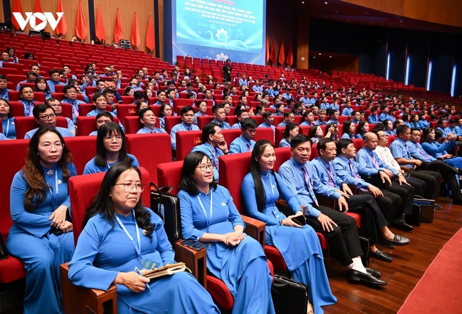 Thủ tướng Lê Minh Hưng trao đổi, thảo luận với đại biểu dự Đại hội Công đoàn Thủ tướng Lê Minh Hưng trao đổi, thảo luận với đại biểu dự Đại hội Công đoàn