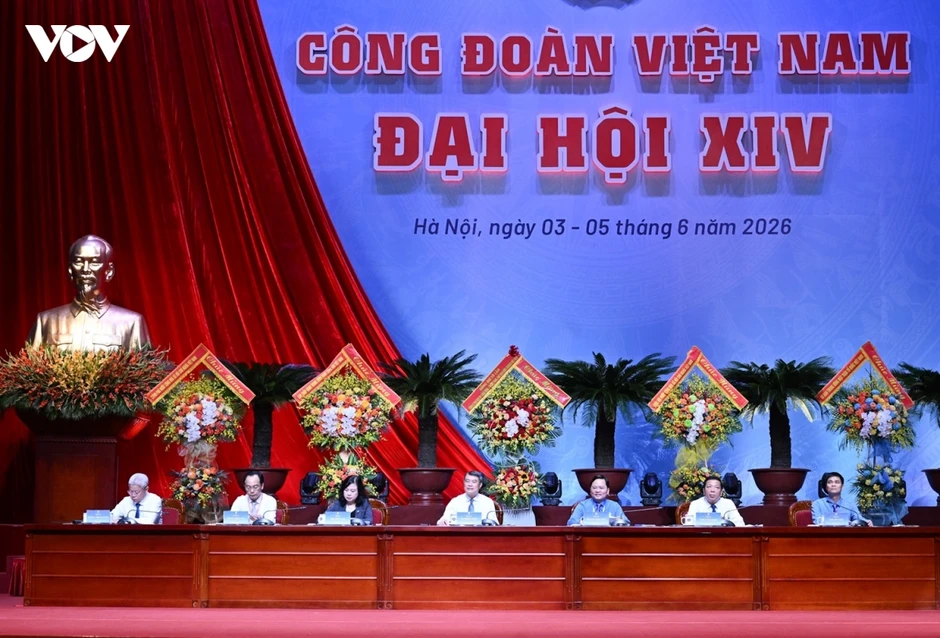 Thủ tướng Lê Minh Hưng trao đổi, thảo luận với đại biểu dự Đại hội Công đoàn Thủ tướng Lê Minh Hưng trao đổi, thảo luận với đại biểu dự Đại hội Công đoàn