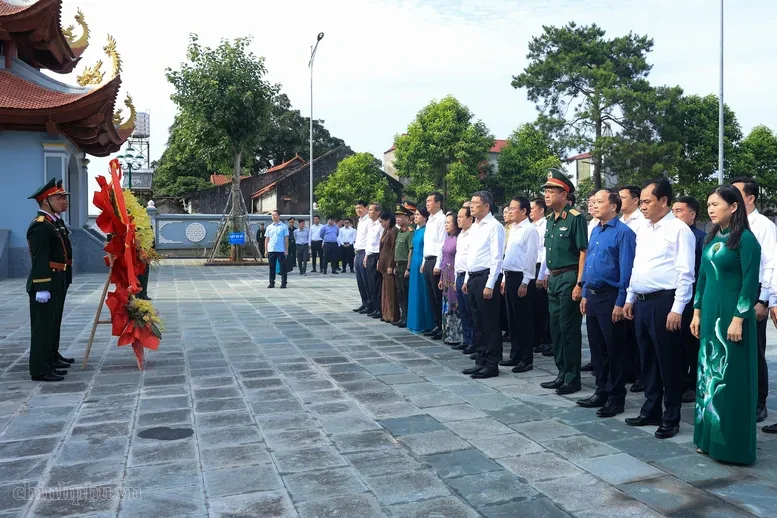 Thủ tướng Lê Minh Hưng tri ân các anh hùng liệt sĩ tại tỉnh Lạng Sơn Thủ tướng Lê Minh Hưng tri ân các anh hùng liệt sĩ tại tỉnh Lạng Sơn