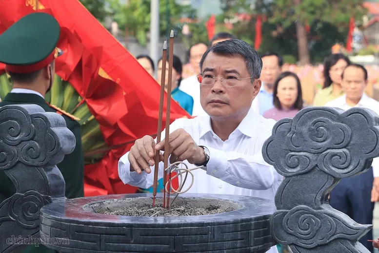 Thủ tướng Lê Minh Hưng tri ân các anh hùng liệt sĩ tại tỉnh Lạng Sơn Thủ tướng Lê Minh Hưng tri ân các anh hùng liệt sĩ tại tỉnh Lạng Sơn