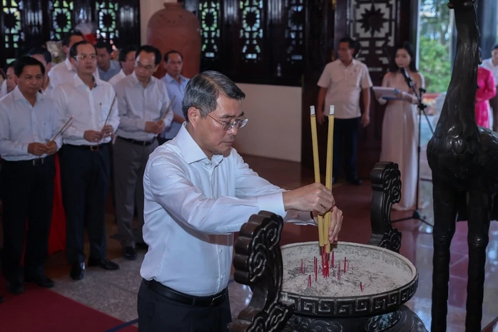 Thủ tướng Lê Minh Hưng: Triển khai sớm các tuyến cao tốc CT.33, CT.36 Thủ tướng Lê Minh Hưng: Triển khai sớm các tuyến cao tốc CT.33, CT.36