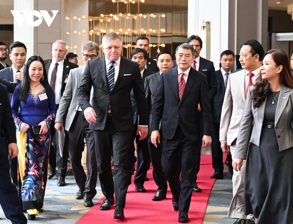 Thủ tướng Lê Minh Hưng và Thủ tướng Robert Fico dự diễn đàn doanh nghiệp