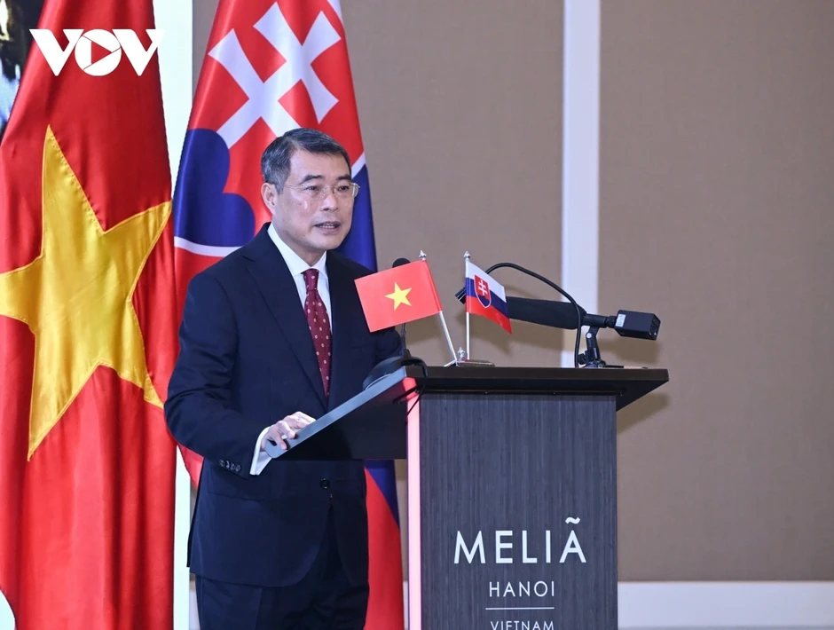 Thủ tướng Lê Minh Hưng và Thủ tướng Robert Fico dự diễn đàn doanh nghiệp