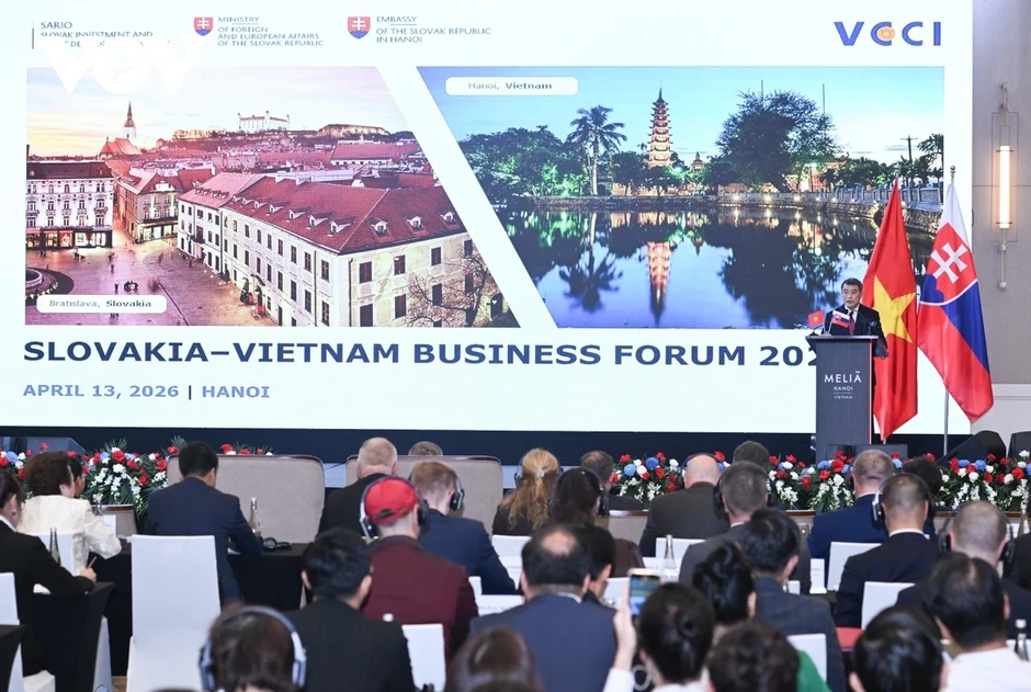 Thủ tướng Lê Minh Hưng và Thủ tướng Robert Fico dự diễn đàn doanh nghiệp