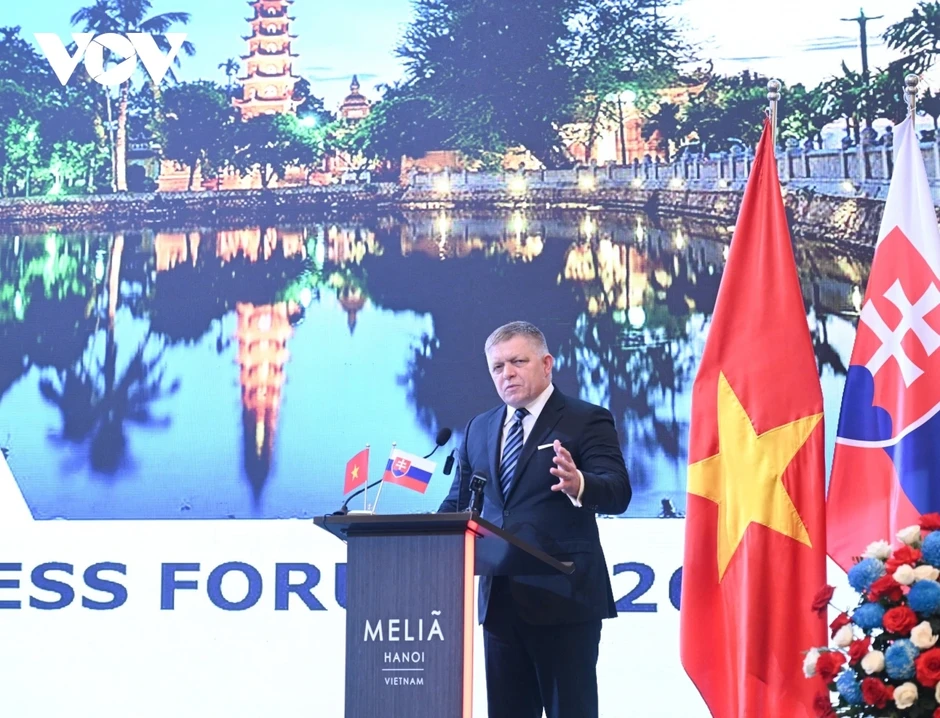 Thủ tướng Lê Minh Hưng và Thủ tướng Robert Fico dự diễn đàn doanh nghiệp
