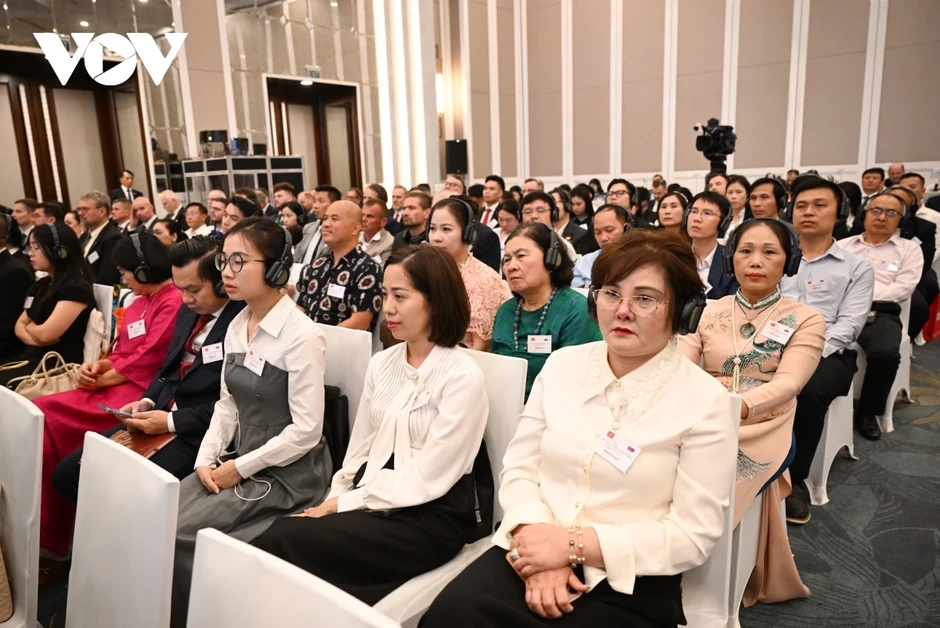 Thủ tướng Lê Minh Hưng và Thủ tướng Robert Fico dự diễn đàn doanh nghiệp