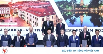 Thủ tướng Lê Minh Hưng và Thủ tướng Robert Fico dự diễn đàn doanh nghiệp