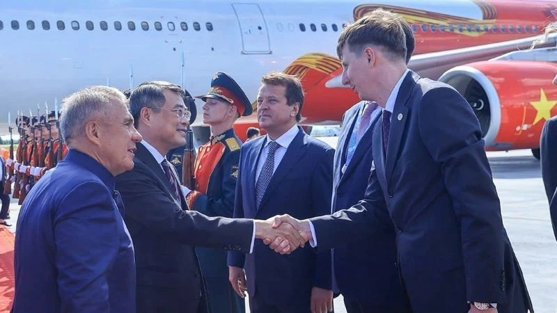 Thủ tướng Lê Minh Hưng về Hà Nội, kết thúc tốt đẹp chuyến công tác tại Nga