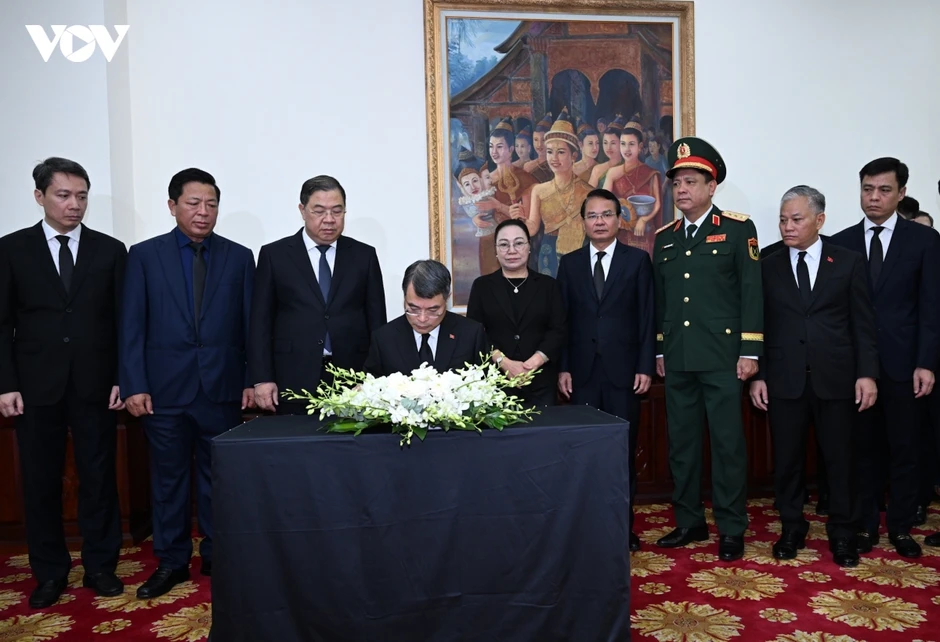 Thủ tướng Lê Minh Hưng viếng đồng chí Saysomphone Phomvihane Thủ tướng Lê Minh Hưng viếng đồng chí Saysomphone Phomvihane