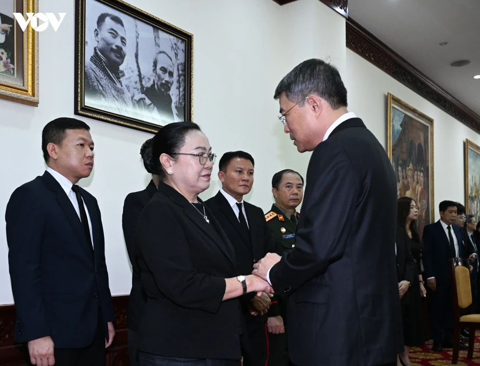 Thủ tướng Lê Minh Hưng viếng đồng chí Saysomphone Phomvihane Thủ tướng Lê Minh Hưng viếng đồng chí Saysomphone Phomvihane