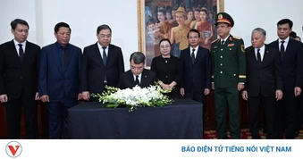 Thủ tướng Lê Minh Hưng viếng đồng chí Saysomphone Phomvihane