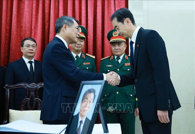 Thủ tướng Lê Minh Hưng viếng nguyên Thủ tướng Quốc vụ viện Trung Quốc Chu Dung Cơ Thủ tướng Lê Minh Hưng viếng nguyên Thủ tướng Quốc vụ viện Trung Quốc Chu Dung Cơ