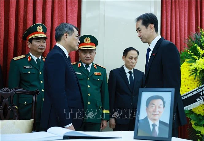 Thủ tướng Lê Minh Hưng viếng nguyên Thủ tướng Quốc vụ viện Trung Quốc Chu Dung Cơ Thủ tướng Lê Minh Hưng viếng nguyên Thủ tướng Quốc vụ viện Trung Quốc Chu Dung Cơ