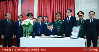 Thủ tướng Lê Minh Hưng viếng nguyên Thủ tướng Quốc vụ viện Trung Quốc Chu Dung Cơ