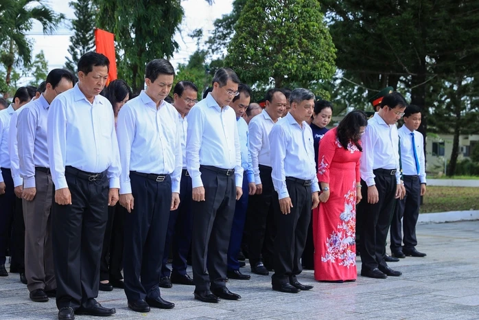 Thủ tướng Lê Minh Hưng yêu cầu Cần Thơ bảo đảm nguyên vật liệu cho các công trình lớn Thủ tướng Lê Minh Hưng yêu cầu Cần Thơ bảo đảm nguyên vật liệu cho các công trình lớn