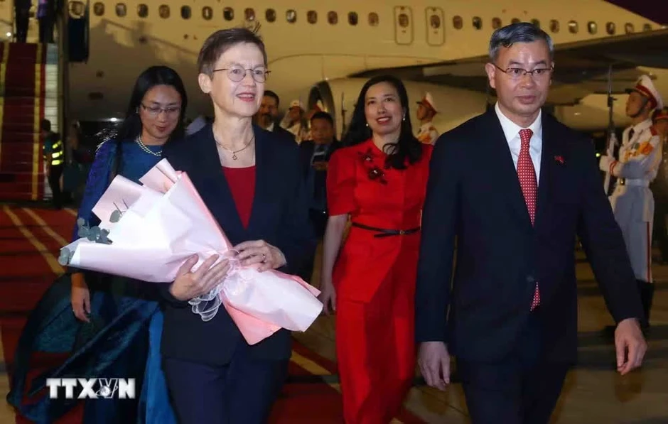 Thủ tướng Liechtenstein đến Hà Nội, bắt đầu thăm chính thức Việt Nam Thủ tướng Liechtenstein đến Hà Nội, bắt đầu thăm chính thức Việt Nam