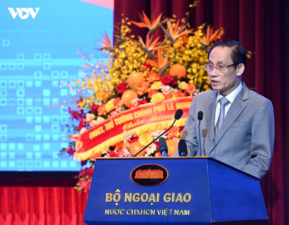 Thủ tướng: Ngoại giao chuyển mạnh từ "mở đường" sang đồng hành đến kết quả cụ thể Thủ tướng: Ngoại giao chuyển mạnh từ "mở đường" sang đồng hành đến kết quả cụ thể