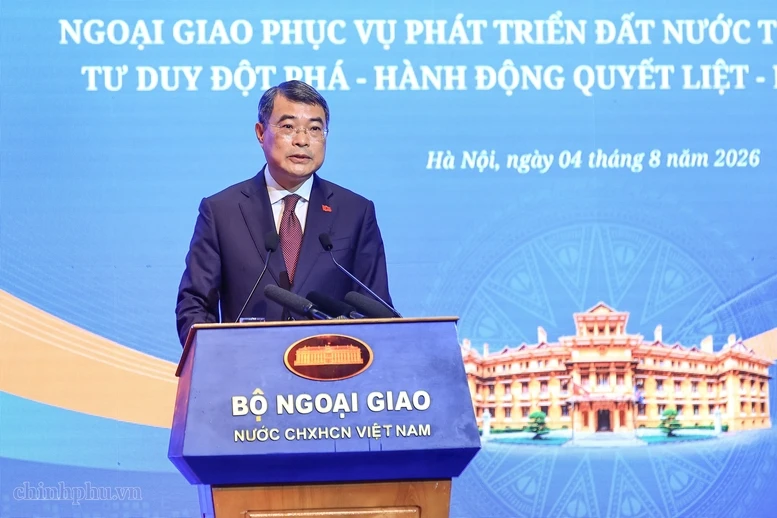 Thủ tướng: Ngoại giao chuyển mạnh từ "mở đường" sang đồng hành đến kết quả cụ thể Thủ tướng: Ngoại giao chuyển mạnh từ "mở đường" sang đồng hành đến kết quả cụ thể