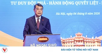 Thủ tướng: Ngoại giao chuyển mạnh từ "mở đường" sang đồng hành đến kết quả cụ thể