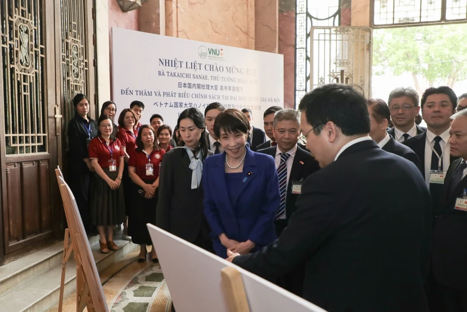 Thủ tướng Nhật Bản Takaichi Sanae thăm và phát biểu tại Đại học Quốc gia Hà Nội