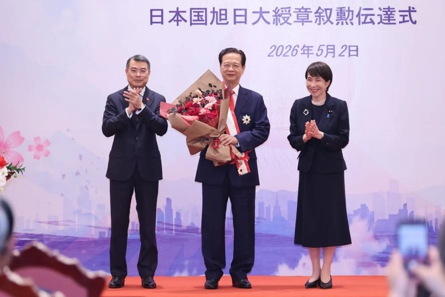 Thủ tướng Nhật Bản trao Huân chương Mặt trời mọc cho nguyên Tổng Bí thư Nông Đức Mạnh, nguyên Thủ tướng Nguyễn Tấn Dũng Thủ tướng Nhật Bản trao Huân chương Mặt trời mọc cho nguyên Tổng Bí thư Nông Đức Mạnh, nguyên Thủ tướng Nguyễn Tấn Dũng