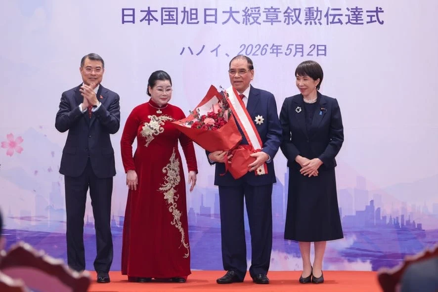 Thủ tướng Nhật Bản trao Huân chương Mặt trời mọc cho nguyên Tổng Bí thư Nông Đức Mạnh, nguyên Thủ tướng Nguyễn Tấn Dũng Thủ tướng Nhật Bản trao Huân chương Mặt trời mọc cho nguyên Tổng Bí thư Nông Đức Mạnh, nguyên Thủ tướng Nguyễn Tấn Dũng