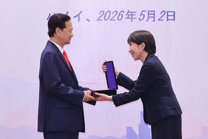 Thủ tướng Nhật Bản trao Huân chương Mặt trời mọc cho nguyên Tổng Bí thư Nông Đức Mạnh, nguyên Thủ tướng Nguyễn Tấn Dũng Thủ tướng Nhật Bản trao Huân chương Mặt trời mọc cho nguyên Tổng Bí thư Nông Đức Mạnh, nguyên Thủ tướng Nguyễn Tấn Dũng