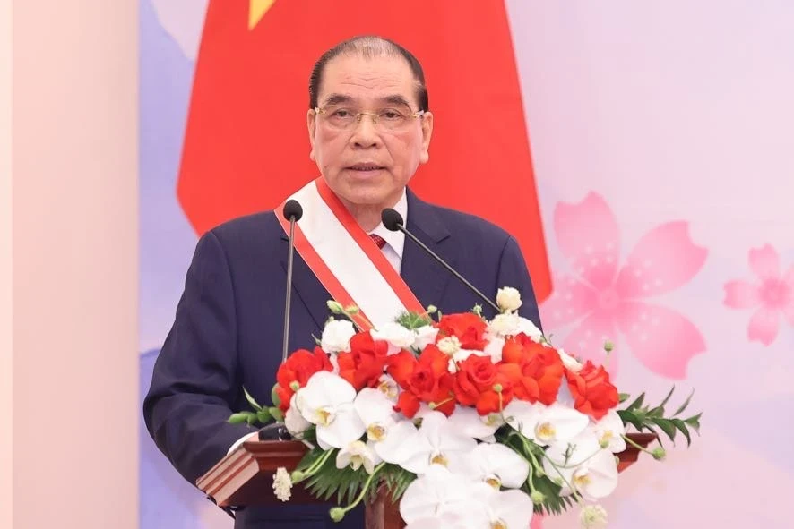Thủ tướng Nhật Bản trao Huân chương Mặt trời mọc cho nguyên Tổng Bí thư Nông Đức Mạnh, nguyên Thủ tướng Nguyễn Tấn Dũng Thủ tướng Nhật Bản trao Huân chương Mặt trời mọc cho nguyên Tổng Bí thư Nông Đức Mạnh, nguyên Thủ tướng Nguyễn Tấn Dũng