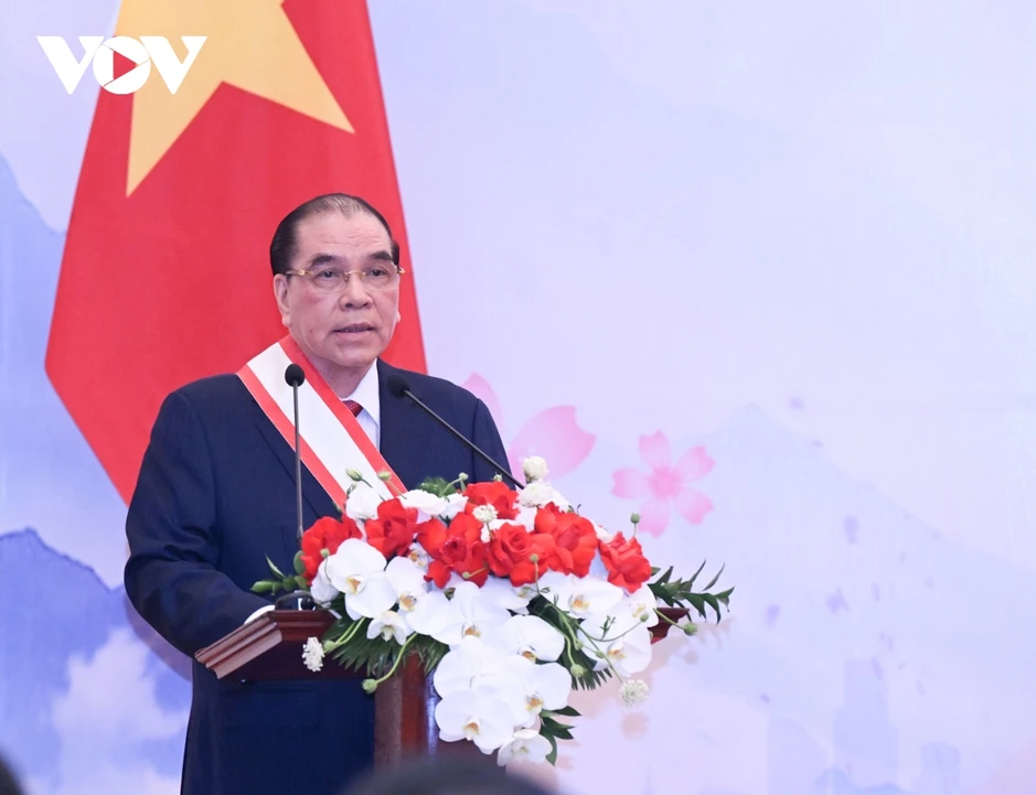 Thủ tướng Nhật Bản trao Huân chương Mặt trời mọc tặng nguyên lãnh đạo Việt Nam Thủ tướng Nhật Bản trao Huân chương Mặt trời mọc tặng nguyên lãnh đạo Việt Nam