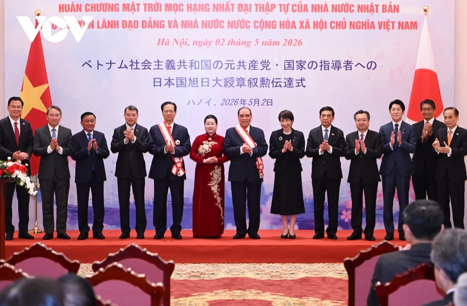 Thủ tướng Nhật Bản trao Huân chương Mặt trời mọc tặng nguyên lãnh đạo Việt Nam Thủ tướng Nhật Bản trao Huân chương Mặt trời mọc tặng nguyên lãnh đạo Việt Nam
