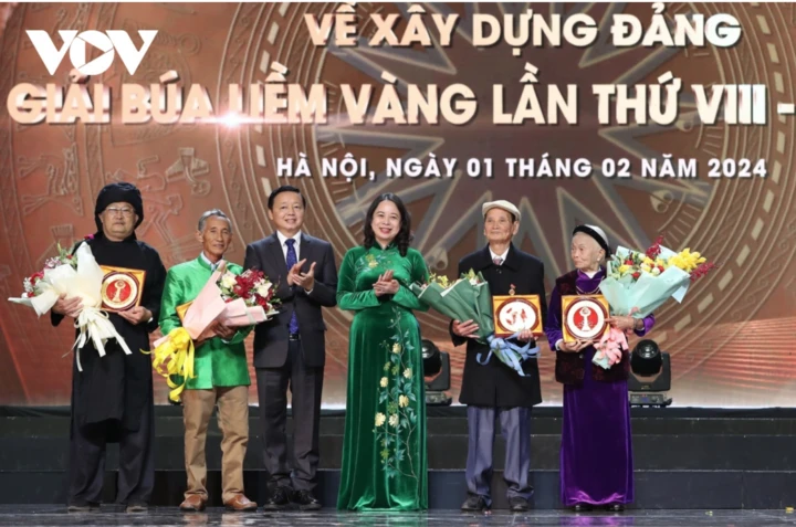 Thủ tướng: Phải đặc biệt coi trọng và đẩy mạnh công tác xây dựng, chỉnh đốn Đảng