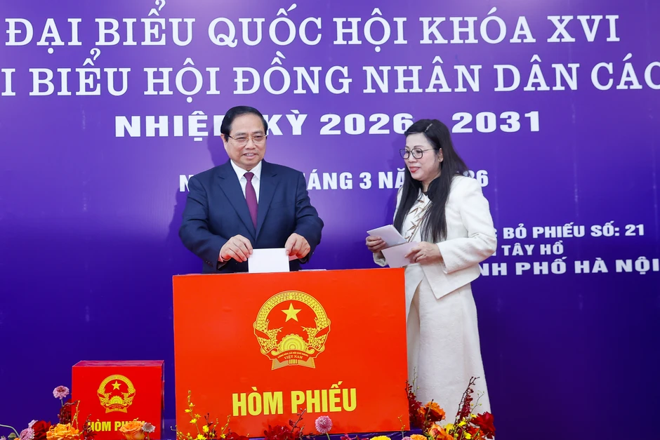 Thủ tướng Phạm Minh Chính cùng cử tri bỏ phiếu bầu cử tại phường Tây Hồ Thủ tướng Phạm Minh Chính cùng cử tri bỏ phiếu bầu cử tại phường Tây Hồ