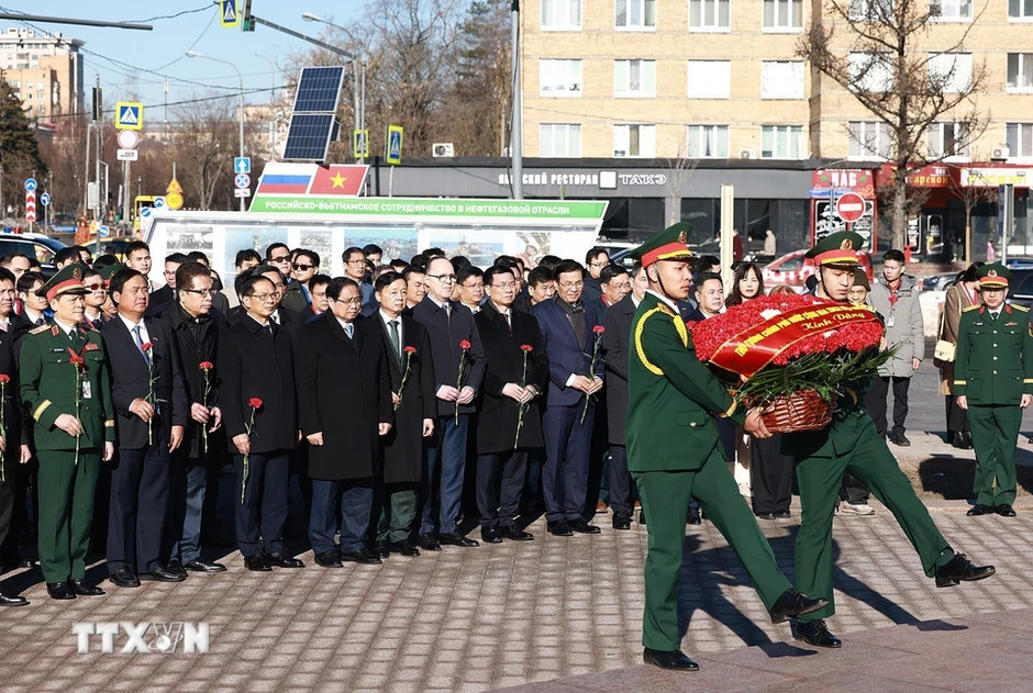 Thủ tướng Phạm Minh Chính đặt hoa tại Tượng đài Chủ tịch Hồ Chí Minh ở Moscow Thủ tướng Phạm Minh Chính đặt hoa tại Tượng đài Chủ tịch Hồ Chí Minh ở Moscow