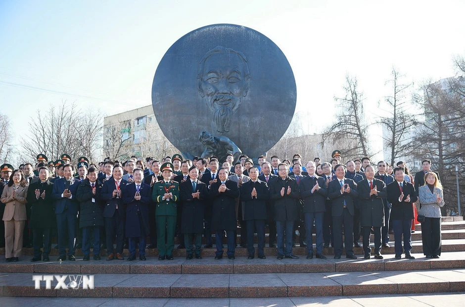 Thủ tướng Phạm Minh Chính đặt hoa tại Tượng đài Chủ tịch Hồ Chí Minh ở Moscow Thủ tướng Phạm Minh Chính đặt hoa tại Tượng đài Chủ tịch Hồ Chí Minh ở Moscow
