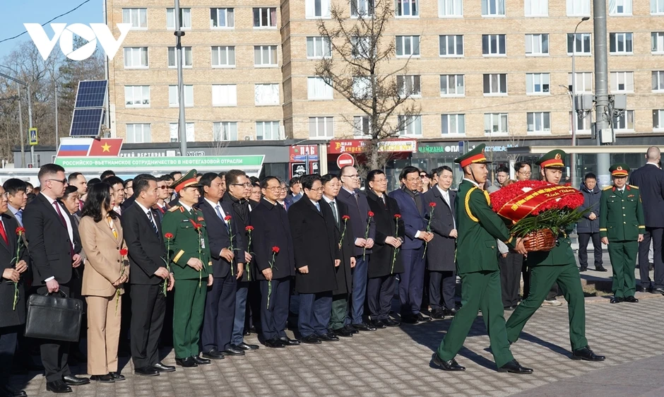 Thủ tướng Phạm Minh Chính đặt hoa tại Tượng đài Chủ tịch Hồ Chí Minh tại Moscow Thủ tướng Phạm Minh Chính đặt hoa tại Tượng đài Chủ tịch Hồ Chí Minh tại Moscow