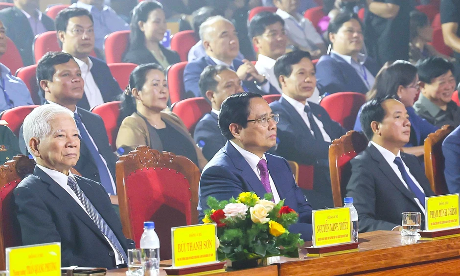 Thủ tướng Phạm Minh Chính dự chương trình nghệ thuật về Thủ tướng Phạm Văn Đồng Thủ tướng Phạm Minh Chính dự chương trình nghệ thuật về Thủ tướng Phạm Văn Đồng