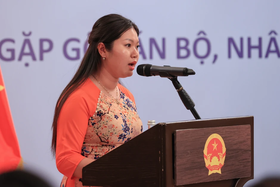 Thủ tướng Phạm Minh Chính gặp gỡ cán bộ, nhân viên Đại sứ quán và cộng đồng người Việt Nam tại Liên bang Nga Thủ tướng Phạm Minh Chính gặp gỡ cán bộ, nhân viên Đại sứ quán và cộng đồng người Việt Nam tại Liên bang Nga